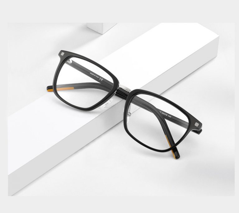lunettes daltoniennes à verres transparents