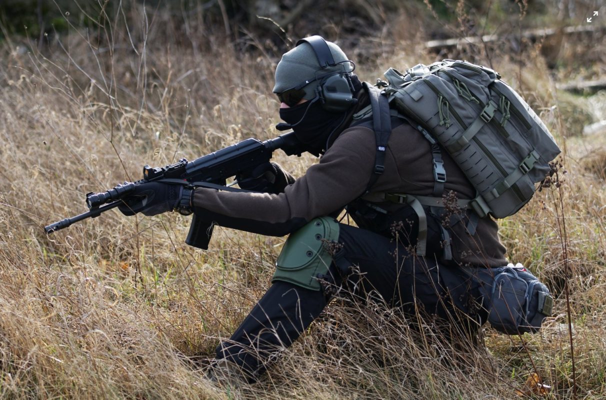 Färgblinda kontakter hjälper till att få bättre jobb i armén