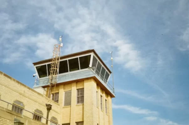 هل يمكن أن تكون مراقبًا للحركة الجوية إذا كنت تعاني من عمى الألوان؟